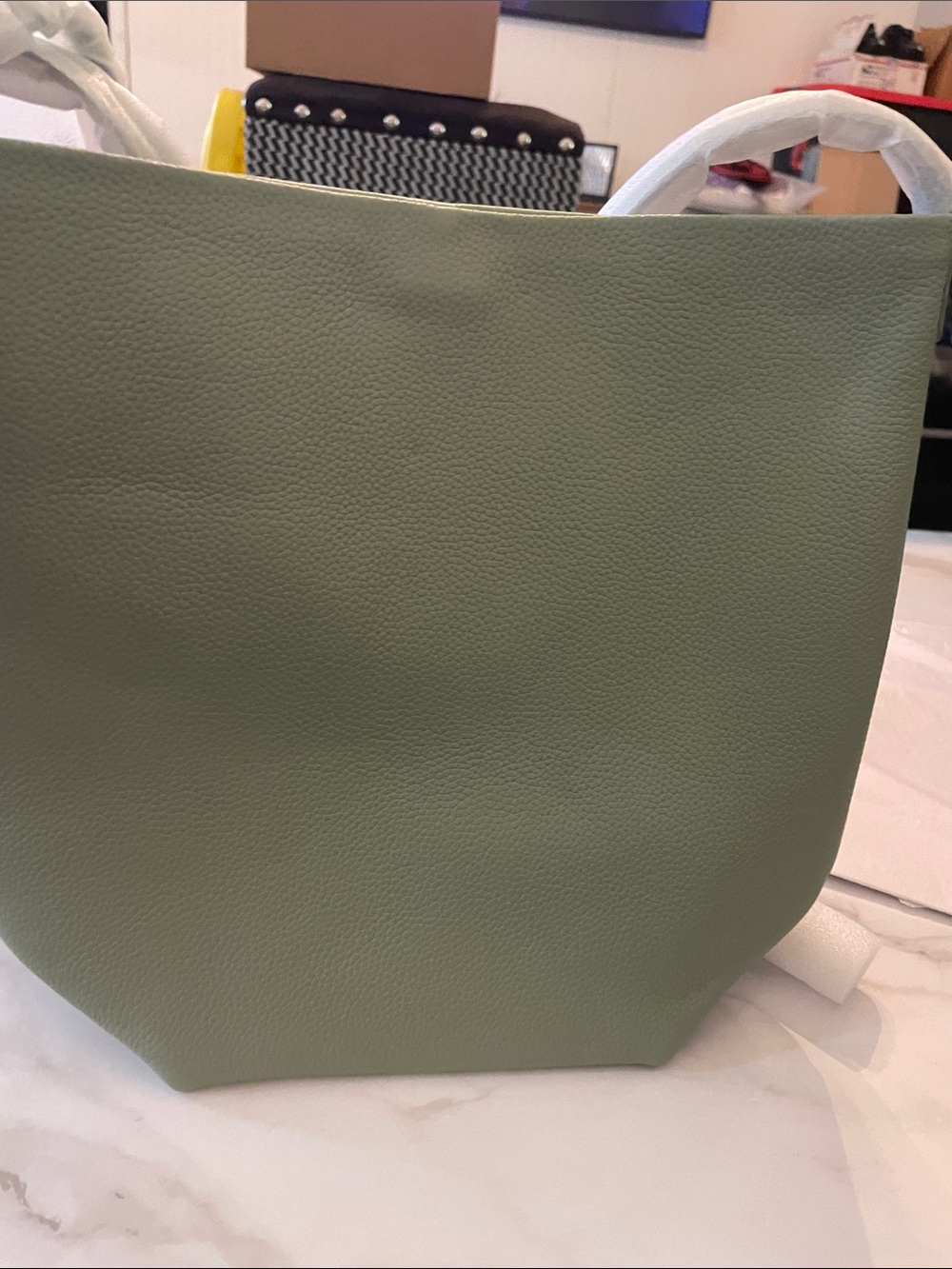 Pistachio green tote - Picture 2 of 3